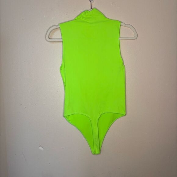 Good American so soft sleeveless bodysuit 1/2 key lime - Picture 6 of 7